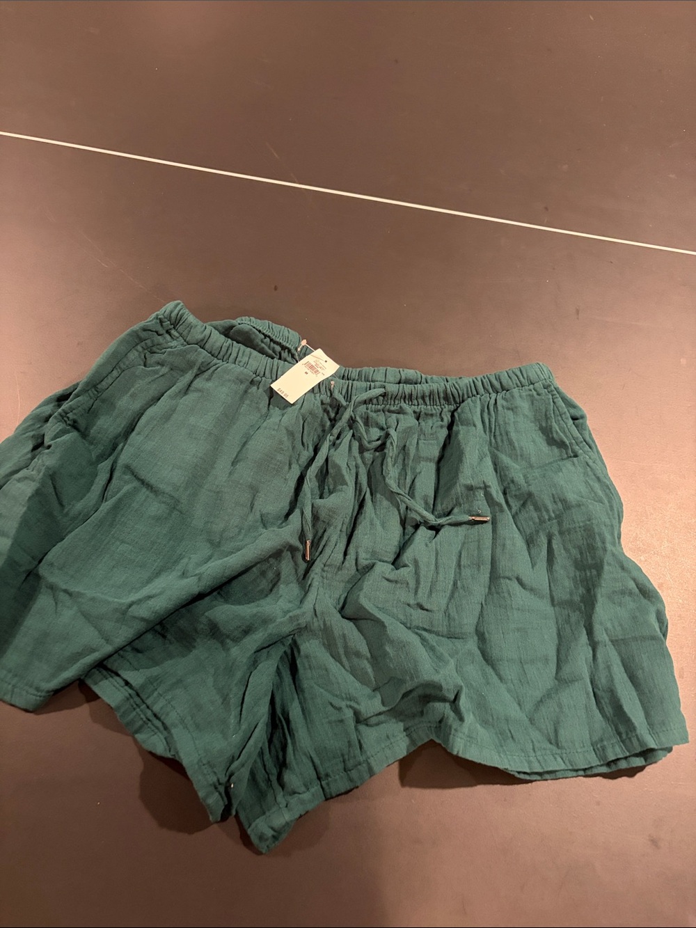 Gap woven green women’s shorts NWT